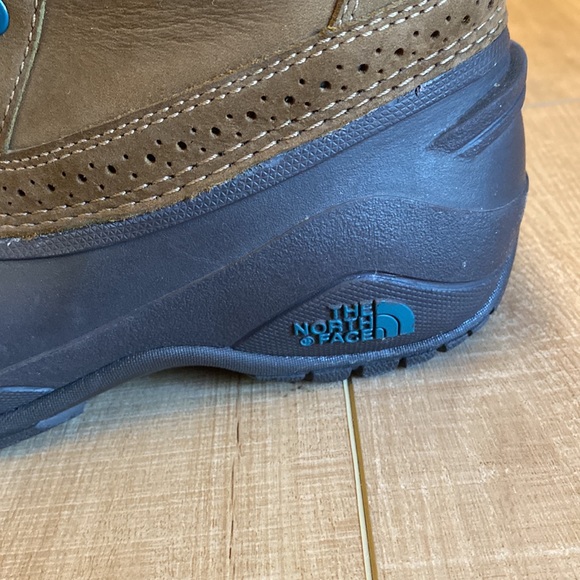 The North Face Shellista II winter boot. Womens size 6 - Picture 5 of 9